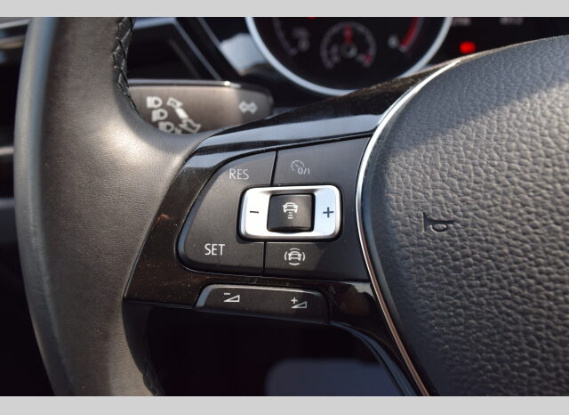 Volkswagen Touran 2.0TDI 110kw R-line LED ASSIST full