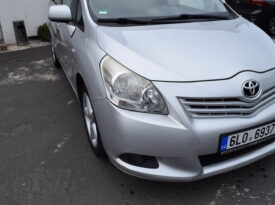 Toyota Verso 1.8VVT-i 108kw HIGH AC TEMPOMA
