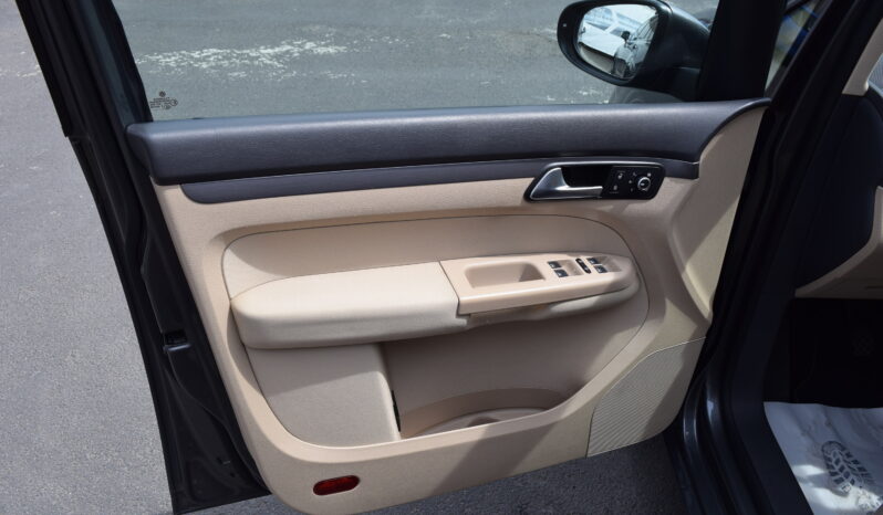 Volkswagen Touran 1.2TSI 77kw COMFORT 7MÍST TAŽ full