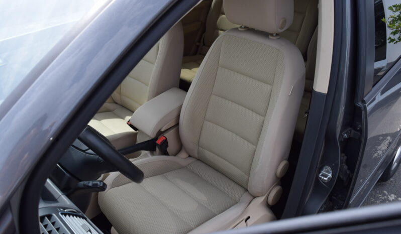 Volkswagen Touran 1.2TSI 77kw COMFORT 7MÍST TAŽ full