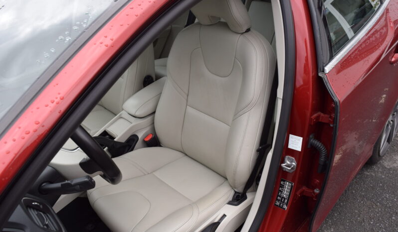 Volvo V40 2.0i T2 90kw INSCRIPTION MANUÁ full