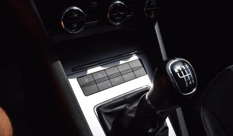 Škoda Octavia 2.0TDI 110kw AMBI LED TAŽ NAVI full
