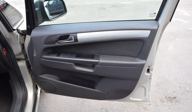 Opel Zafira 1.6 16v 85kw ENJOY 7MÍST TAŽNÉ full