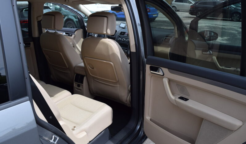 Volkswagen Touran 1.2TSI 77kw COMFORT 7MÍST TAŽ full