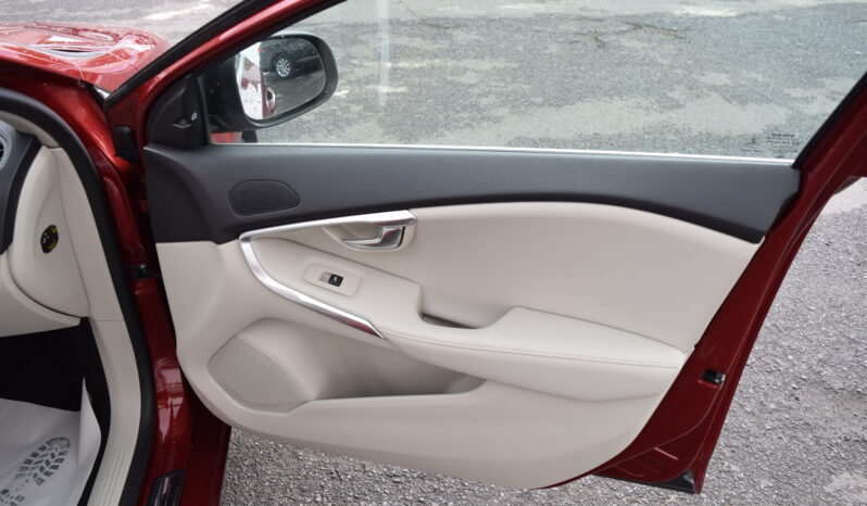 Volvo V40 2.0i T2 90kw INSCRIPTION MANUÁ full
