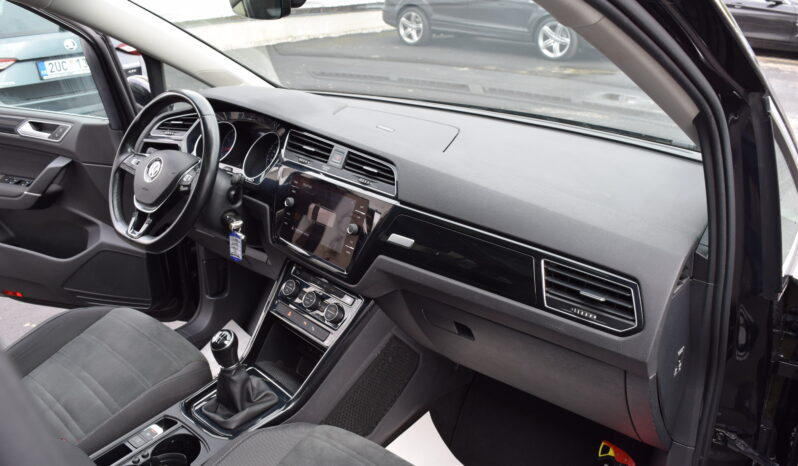Volkswagen Touran 1.4TSI 110kw HIGHLINE TAŽ LED full