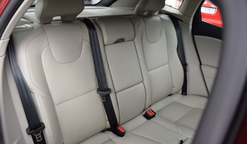 Volvo V40 2.0i T2 90kw INSCRIPTION MANUÁ full