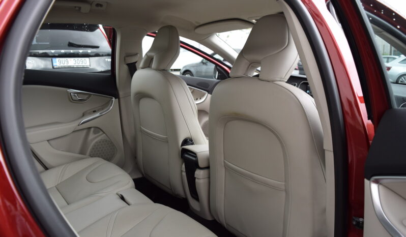 Volvo V40 2.0i T2 90kw INSCRIPTION MANUÁ full
