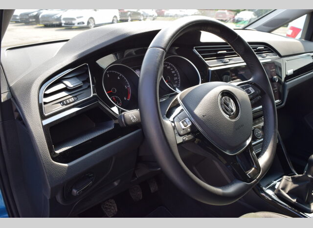 Volkswagen Touran 2.0TDI 110kw R-line LED ASSIST full
