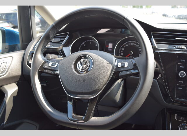 Volkswagen Touran 2.0TDI 110kw R-line LED ASSIST full
